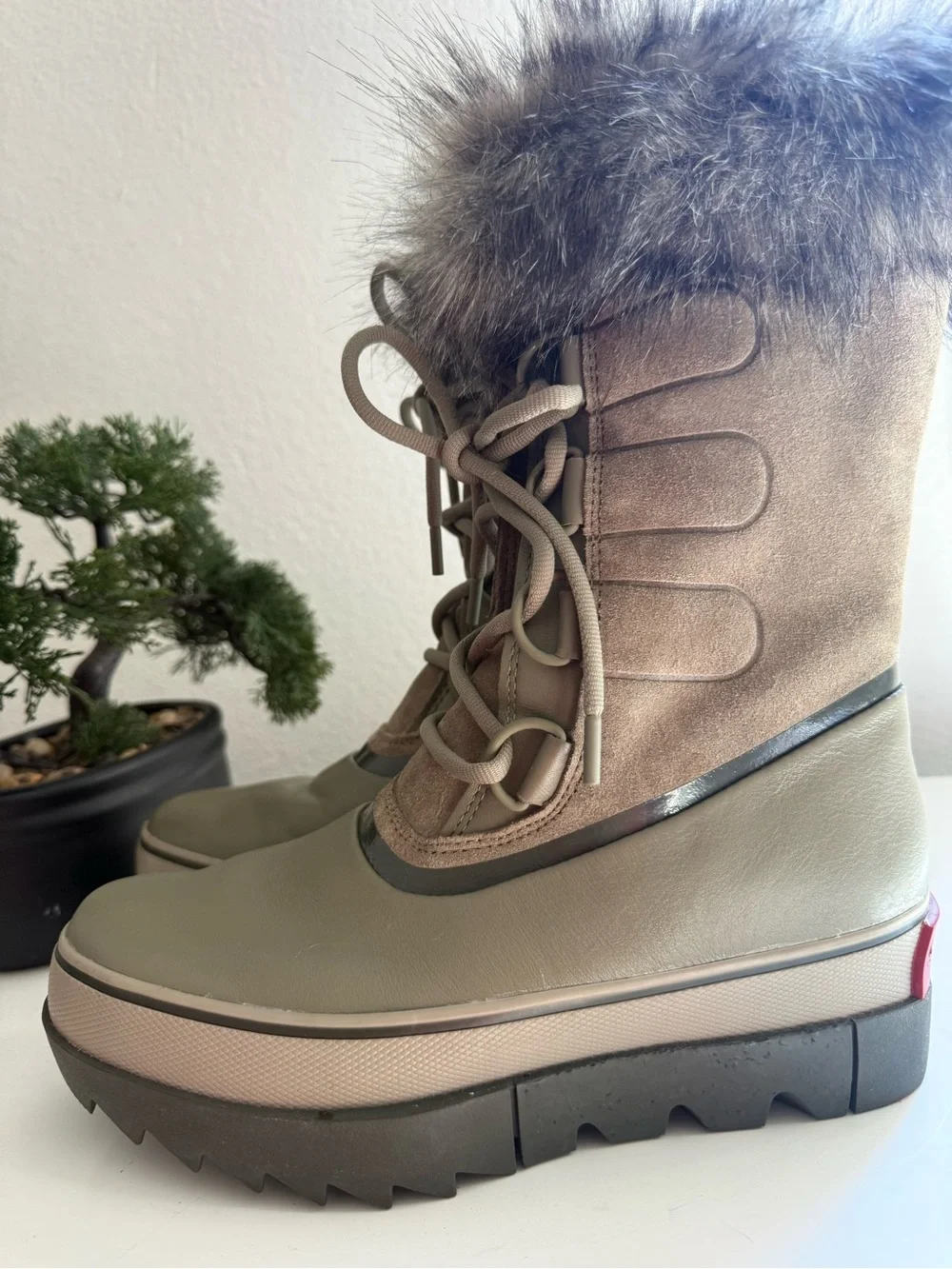 Sorel Joan of arctic Next Women size 8 sage  and Brown Faux-Fur Winter Boots